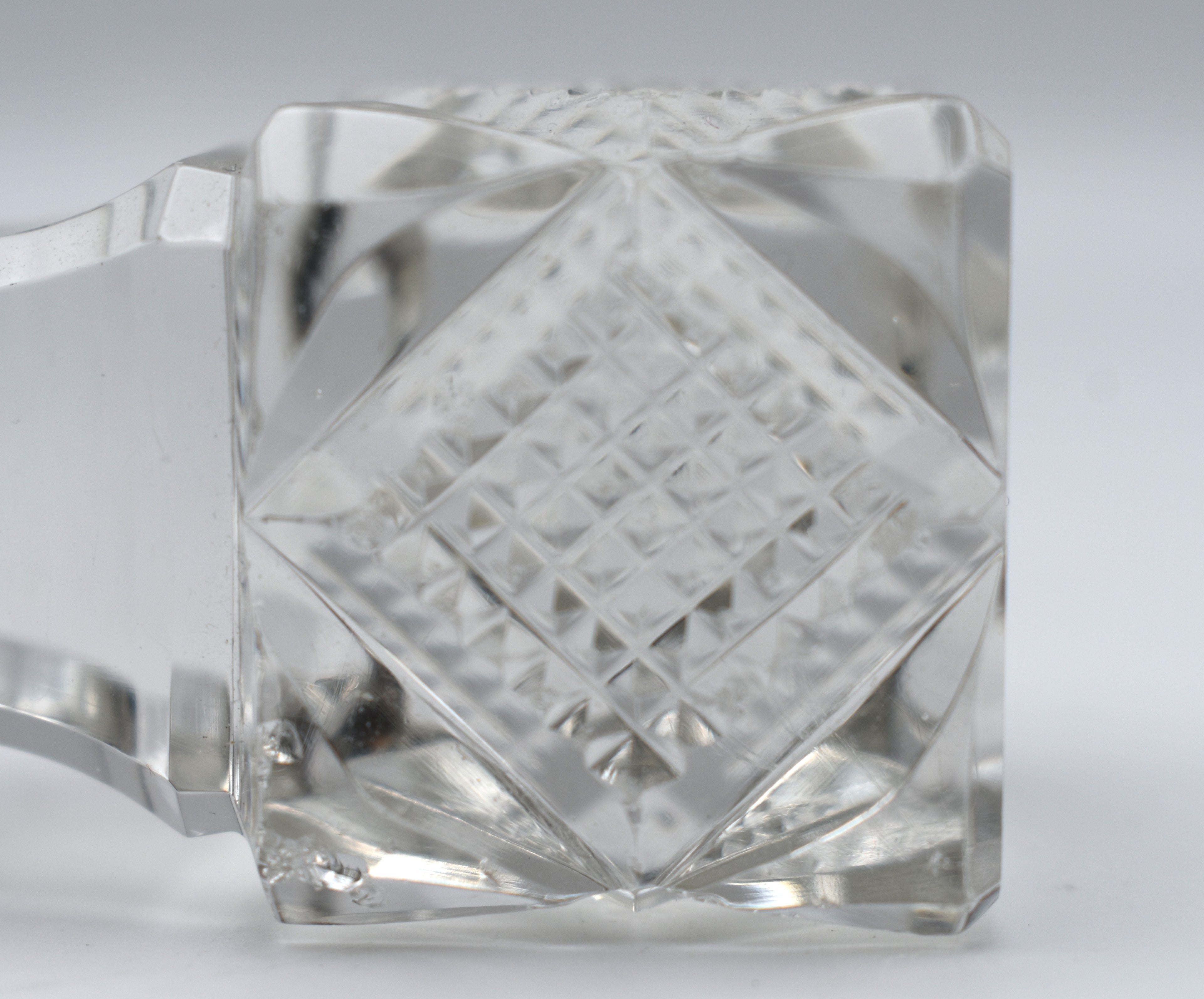 Crystal Knife Rest, Diamond Crosshatch Design, Dumbbell Shaped, Faceted Ends