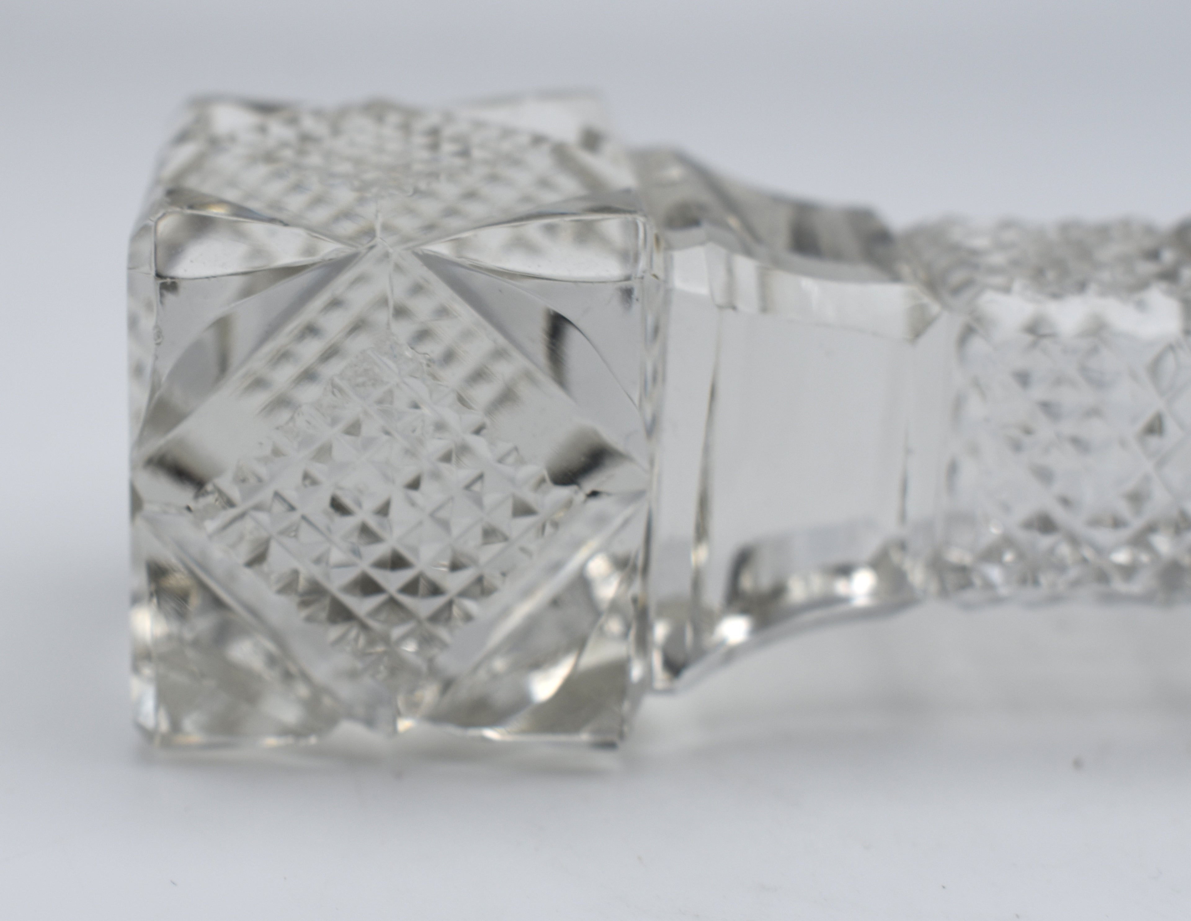 Crystal Knife Rest, Diamond Crosshatch Design, Dumbbell Shaped, Faceted Ends